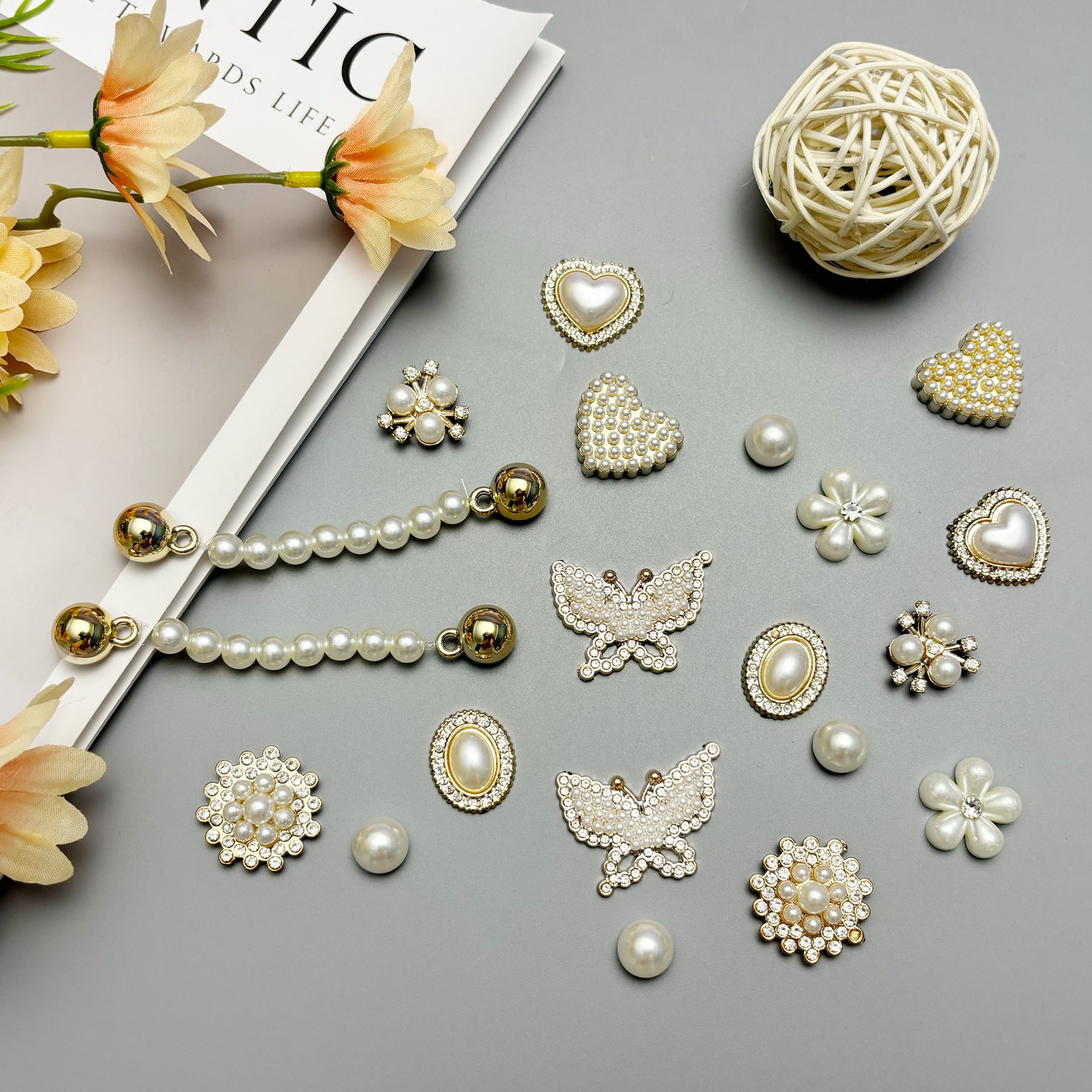 20Pcs Bling Shoe Charms for Women, Gems Shoe Charms, Plastic Butterfly Flower Charms, Sparkling Rhinestones Shoe Chains, Pearl Accessories for Girls, DIY Shoe Decoration Charms for Party Favor