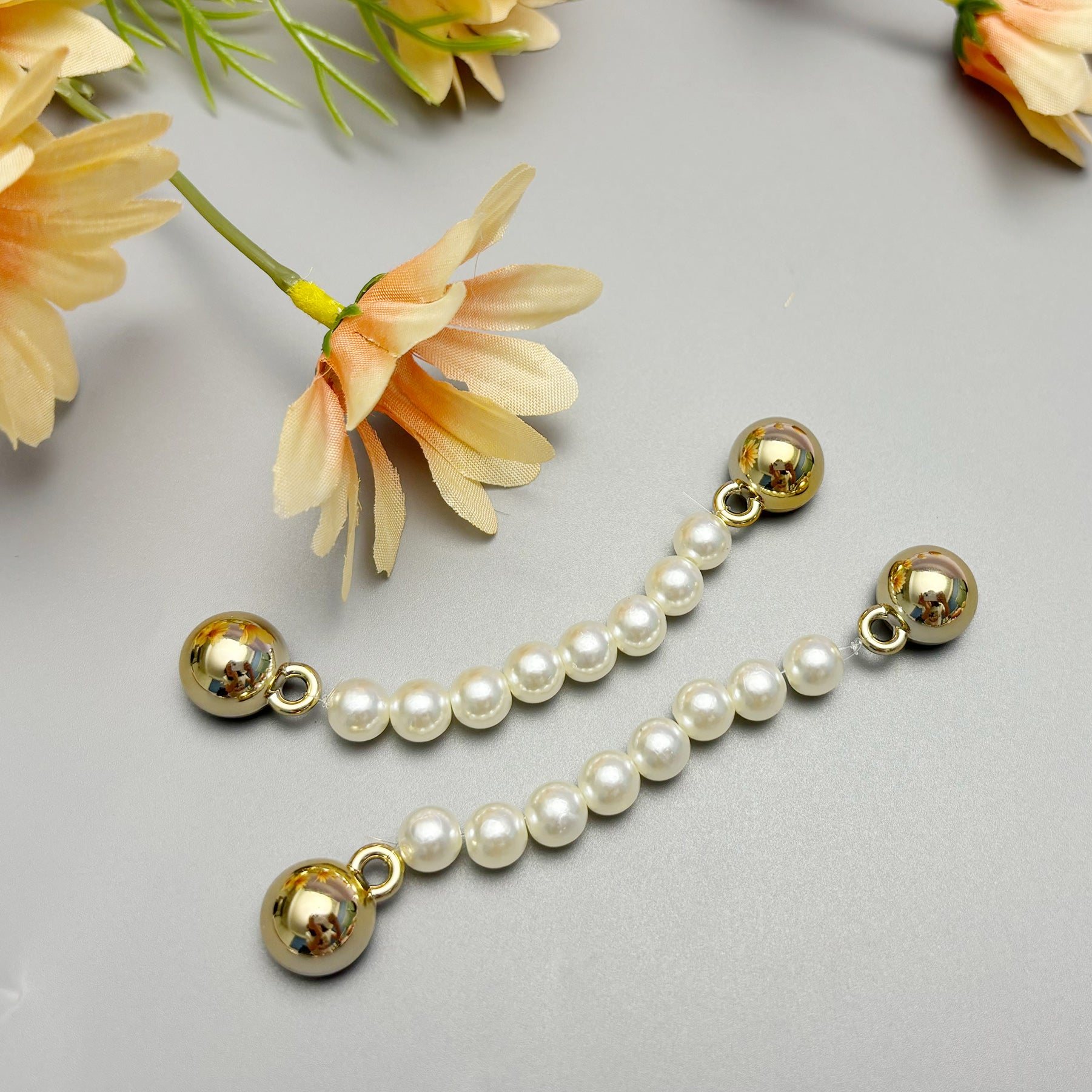20Pcs Bling Shoe Charms for Women, Gems Shoe Charms, Plastic Butterfly Flower Charms, Sparkling Rhinestones Shoe Chains, Pearl Accessories for Girls, DIY Shoe Decoration Charms for Party Favor